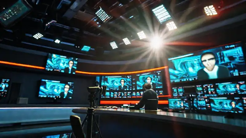 Un estudio de noticias transmite información seria